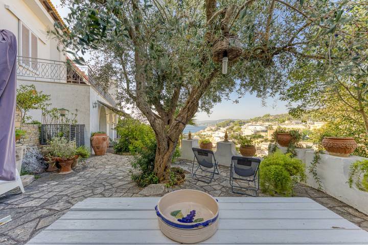 Entire apartment, Villa 'Blu La Cambusa' with Shared Pool, Wi-Fi and Air Conditioning in Castro (Lecce), Lecce Province