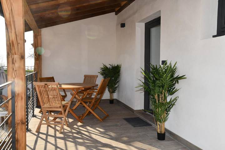 Gîte pour 2 personnes, avec terrasse et piscine à Gillonnay - 3