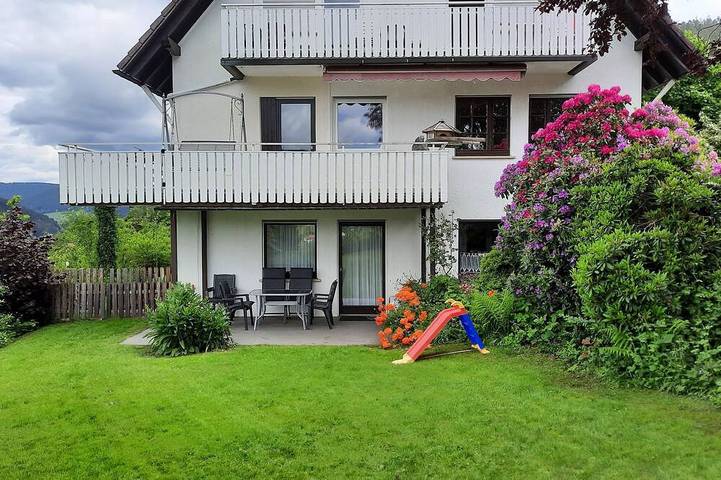 Ferienwohnung für 5 Personen, mit Terrasse und Garten sowie Sauna