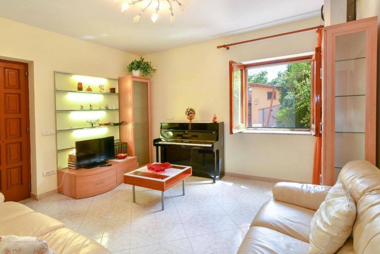 Daisy House - with free parking in Sant'Agata sui Due Golfi, Napoli e dintorni