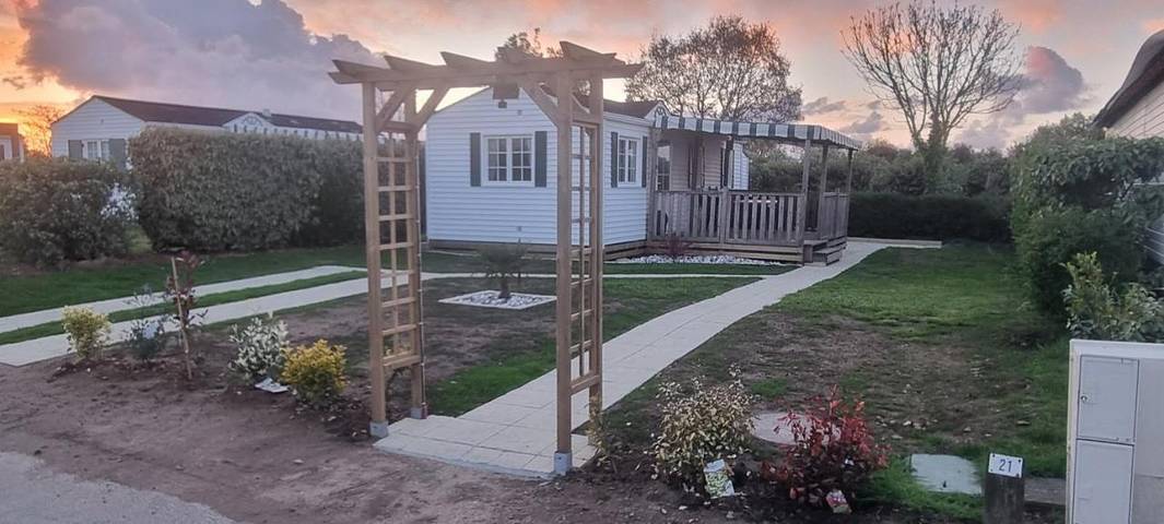 Parc de vacances pour 6 personnes, avec vue ainsi que piscine et jardin, animaux acceptés en Vendée - 2