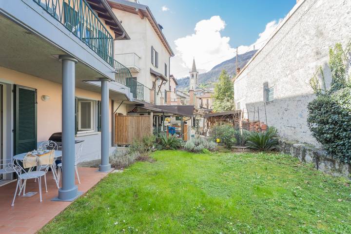 Appartamento per 4 persone, con giardino e panorama nonché terrazza in Gravedona