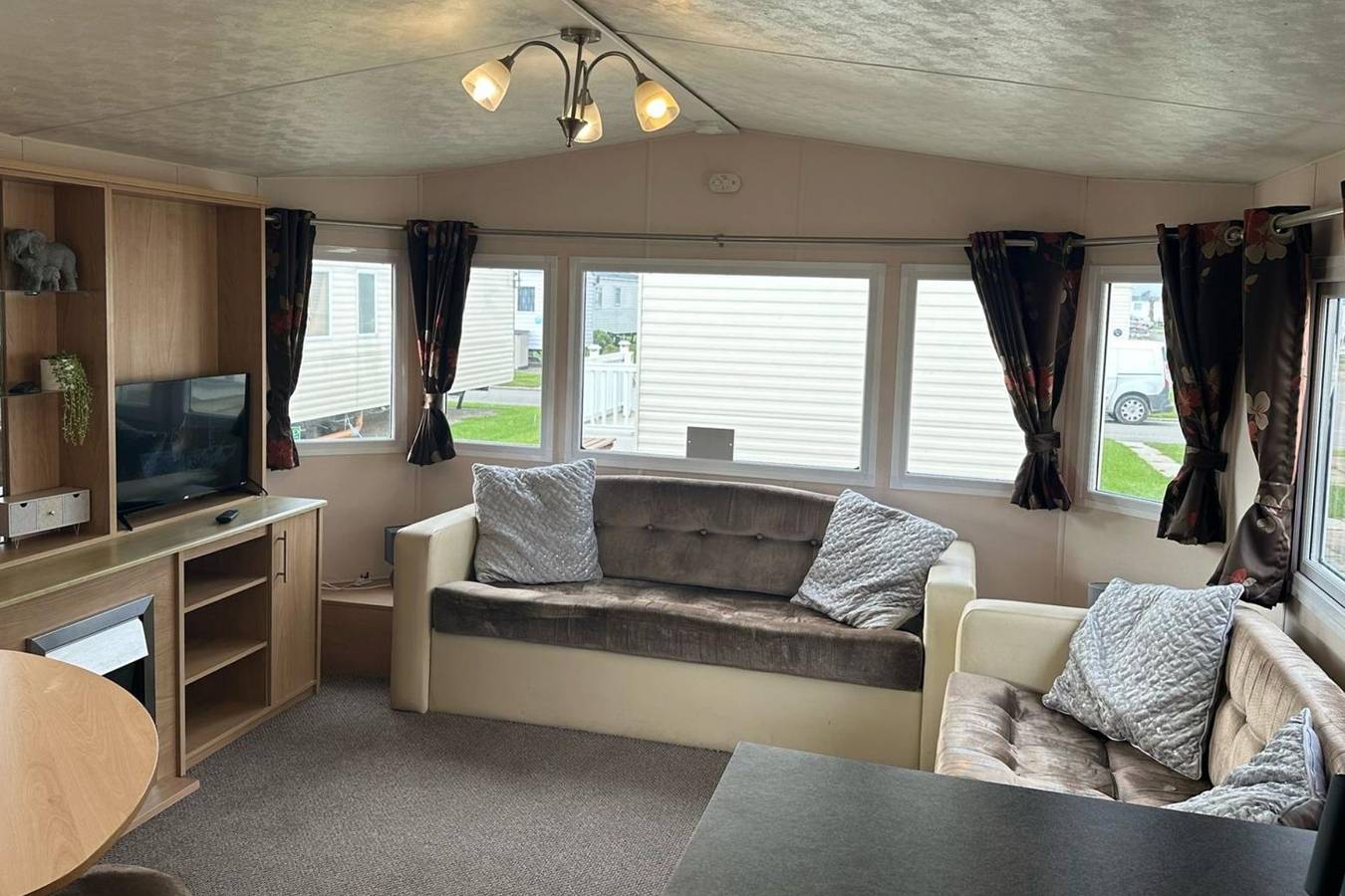 3 Bedroom Caravan - Sleeps 6, Pool & Garden in Rhyl, Denbighshire