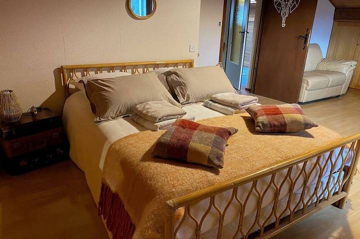 Ganze Wohnung, 2-storey, 4-bedroom apartment in a detached house in Menthon St B in Menthon-Saint-Bernard, Annecy und Umgebung