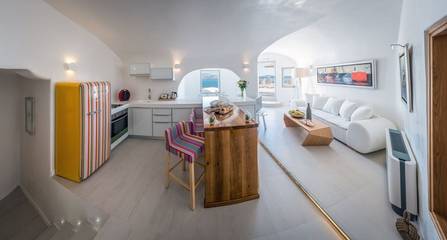 Villa for 4 People in Oia, Santorini, Photo 1