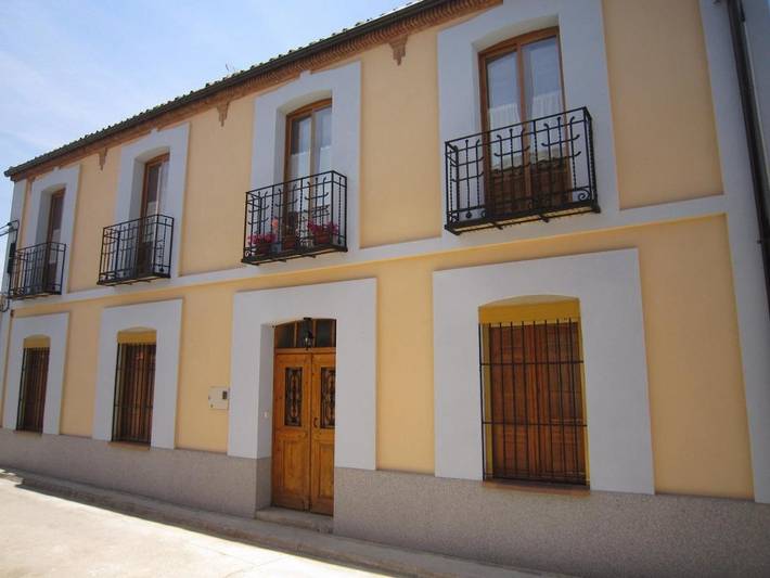 Apartamento para 11 personas, con Terraza y Jardín además de Piscina y Vistas en Cuéllar 