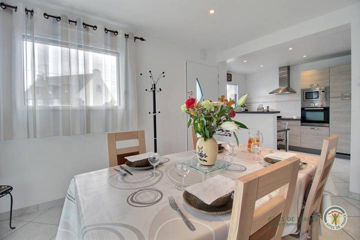 Gîte pour 4 personnes, avec jardin à Trélévern - 3