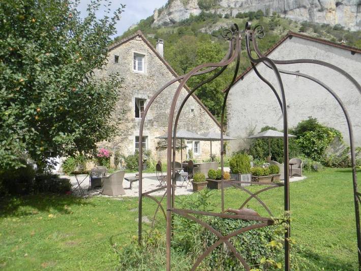 Location de vacances pour 2 personnes, avec vue ainsi que jardin et terrasse à Baume-les-Messieurs - 3