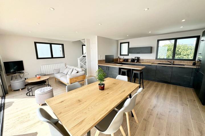 Ferienhaus für 6 Personen mit Terrasse in Plage de Port Fontaine-Lomener, Ploemeur