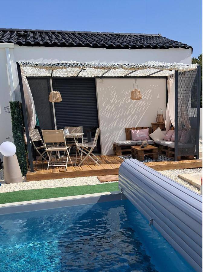 Gîte pour 3 personnes, avec piscine et jardin, animaux acceptés à Soubise