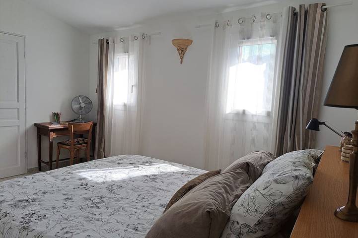 \"L'Autre Maison\" in Cotignac—accommodates 6 people, bright, beautiful garden with a view, all-inclusive price! in Cotignac, Brignoles region