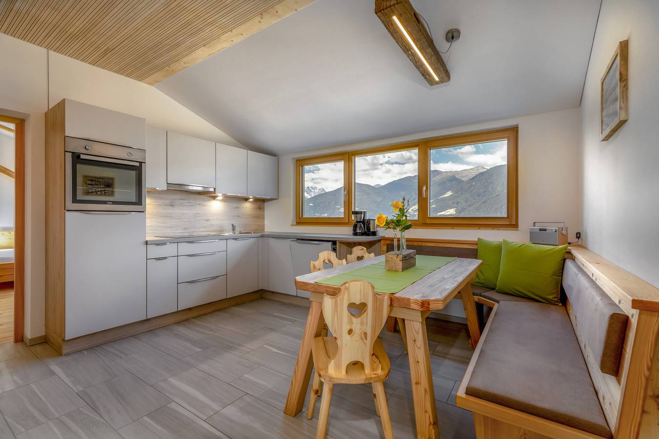 Appartamento intero, Appartamento 'Vernalhof Apt Panorama' con vista sulle montagne, terrazza condivisa e Wi-Fi in Sluderno, Saldurkamm