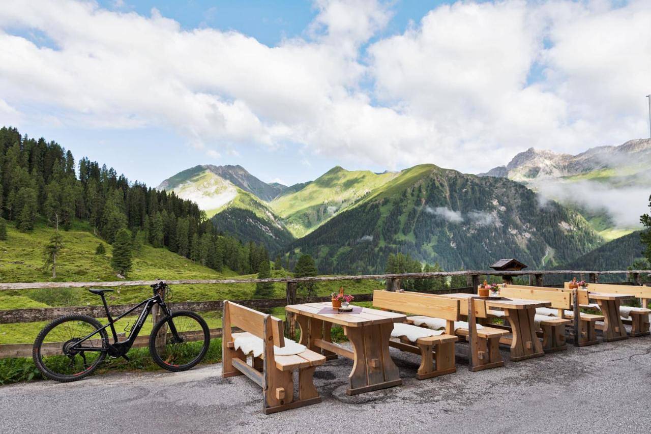 Berggasthaus Höllensteinhütte in Hintertux, Zillertaler Alpen