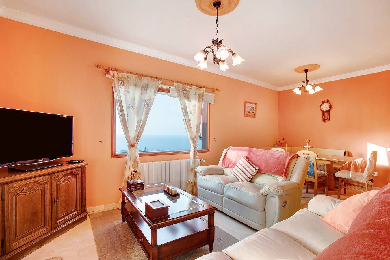Casa vacacional "Petite Paradise" con vistas al mar, piscina compartida y Wi-Fi in Tejinetilla, San Cristóbal de La Laguna