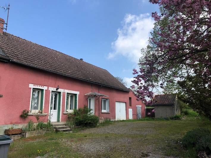 Location de vacances pour 3 personnes, avec Terrasse ainsi que Jardin et Vue dans Viévy