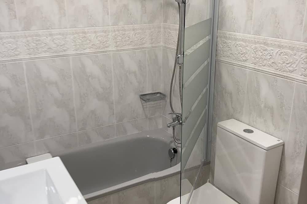 House in the \"Monte Pedroso\" natural park, 12 minutes walk from the Cathedral in Santiago de Compostela, La Coruña Province