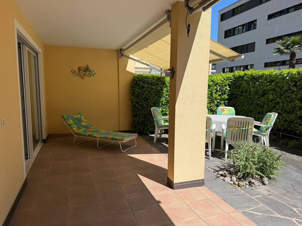 Ganze Wohnung, Moderne Parterrewohnung in gepflegtem Appartementhaus an ruhiger Lage in Minusio, Tessiner Alpen