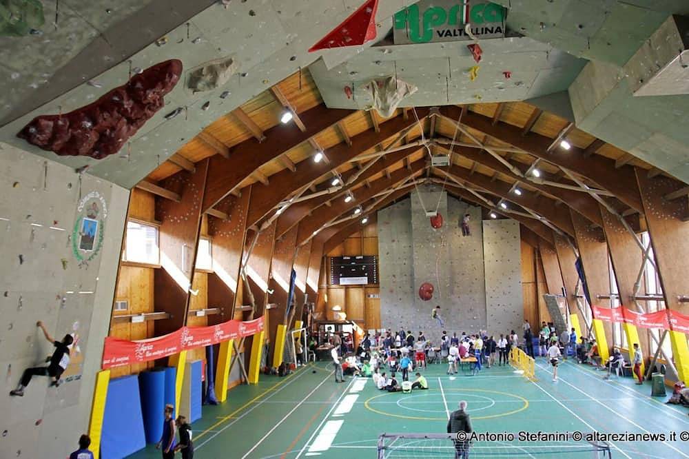 Appartamento intero, A comfortable vacation in Aprica - Cable car and swimming pool 100 meters away in Aprica, Valtellina