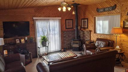 Cabin Rentals And Lodges for 7 Guests in Manitoba, Canada, Picture 1