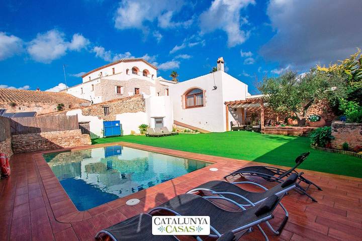 Casa rural para 18 personas, con jardín en Bajo Penedés