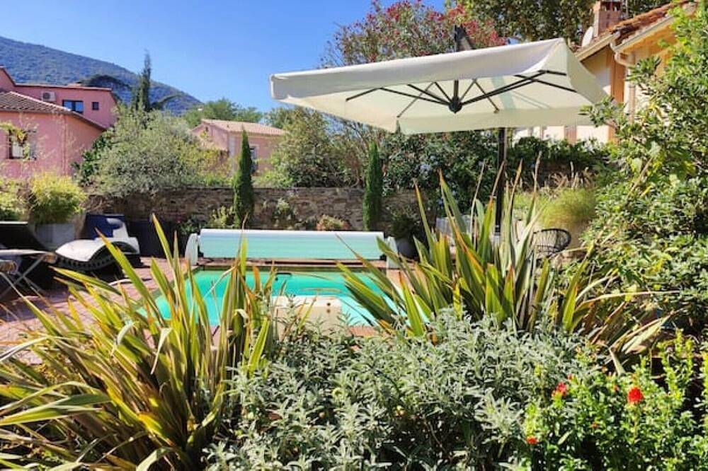 Superlative old town property with pool & bar room in Céret, Céret und Umgebung