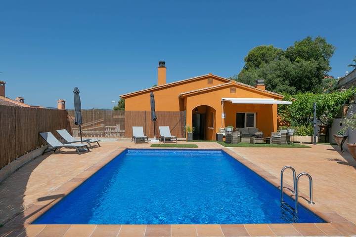 Villa pour 8 personnes, avec terrasse ainsi que jardin et piscine à Begur