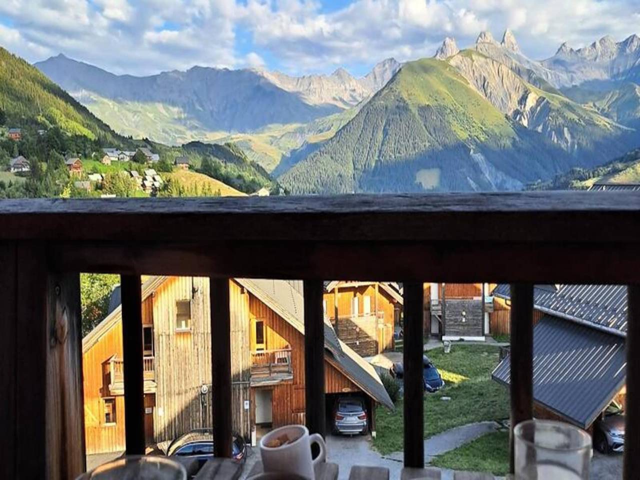 Apartamento entero, Apartamento en La Chal, cerca de las pistas de esquí in Saint-Jean-d'Arves, Región de Saint-Jean-de-Maurienne