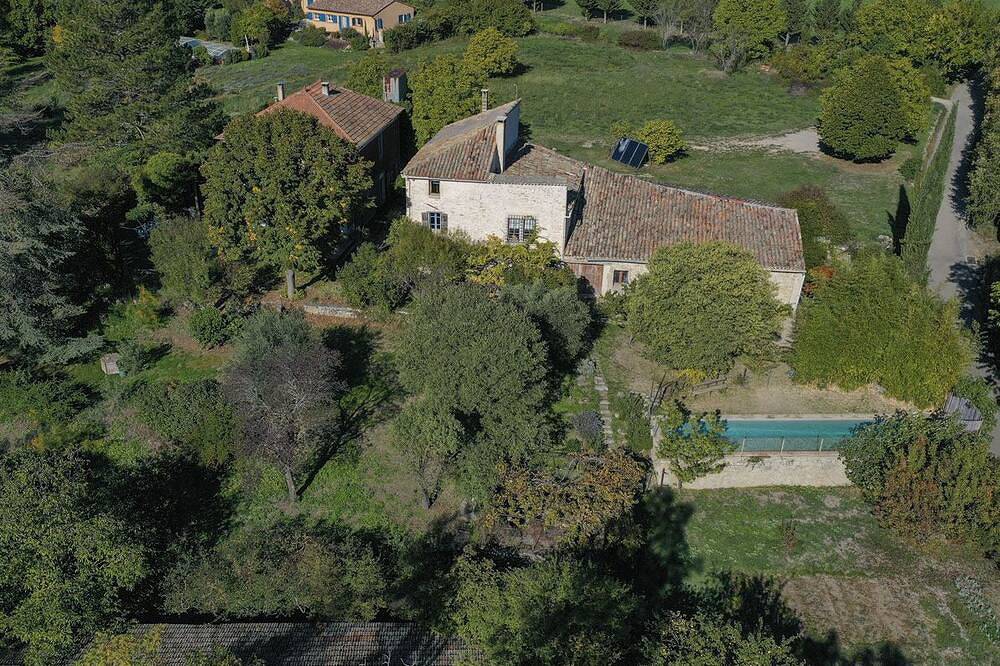 La Norgère, gîte 6 personnes avec piscine. in Mane, Parc naturel régional du Luberon