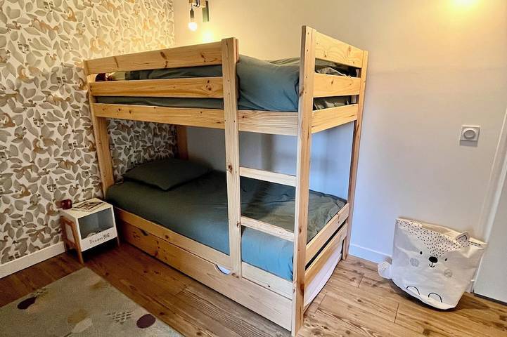 Location de vacances pour 14 personnes, avec terrasse et jardin à Montillot - 3