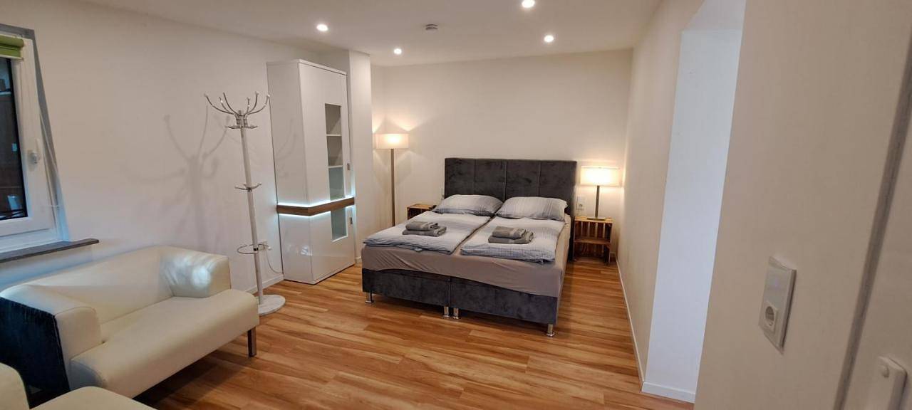 Appartement entier, Bungalow an der Tanne mit überdachter Terrasse in Düsseldorf, Région de Düsseldorf
