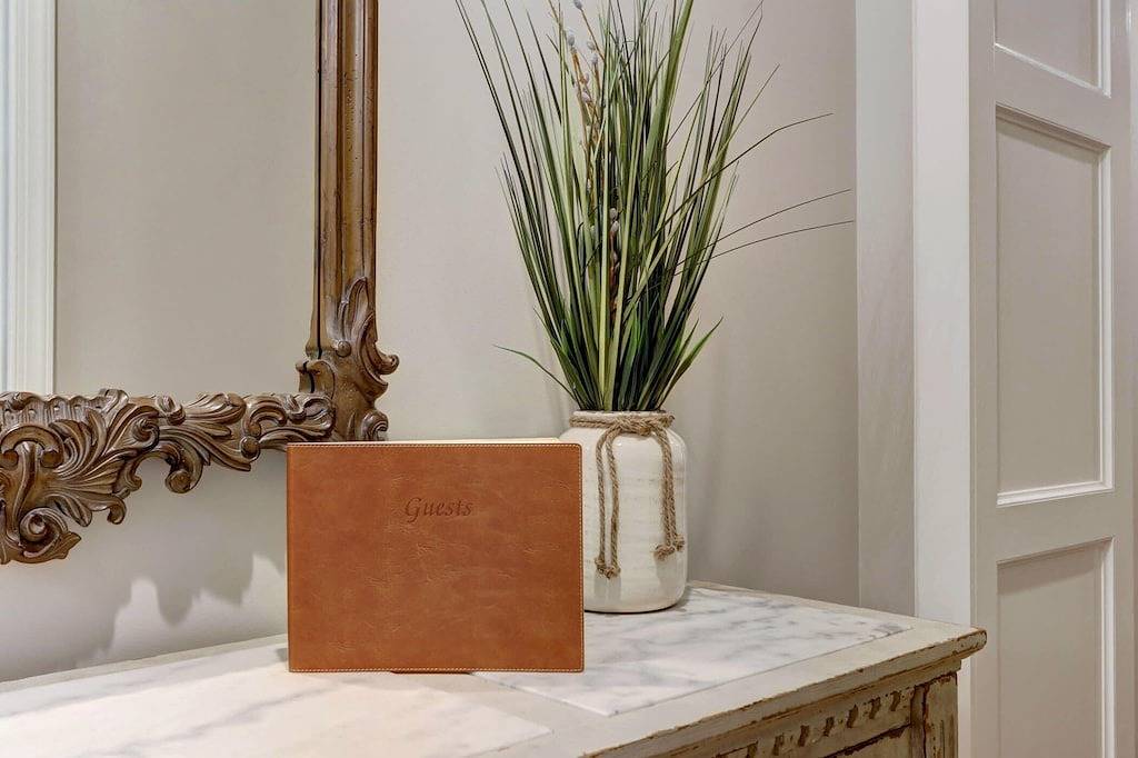 Ganze Wohnung, Luxury Bay Street Condo featuring Dual King Suites in Savannah, Chatham County