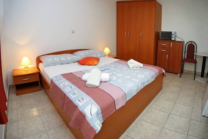 Gästehaus für 2 Personen in Žaborić, Šibenik-Knin