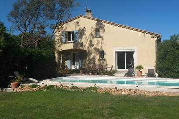 Gîte pour 6 personnes, avec jardin à Entraigues-sur-la-Sorgue