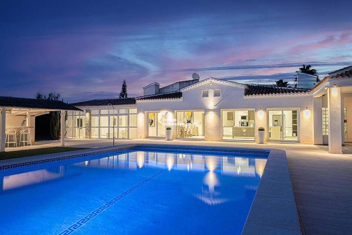 Casa de vacaciones para 4 personas, con Terraza además de Jardín y Piscina en La Torreta