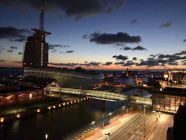 Ferienwohnung für 6 Personen, mit Balkon und Pool sowie Sauna und Ausblick in Bremerhaven