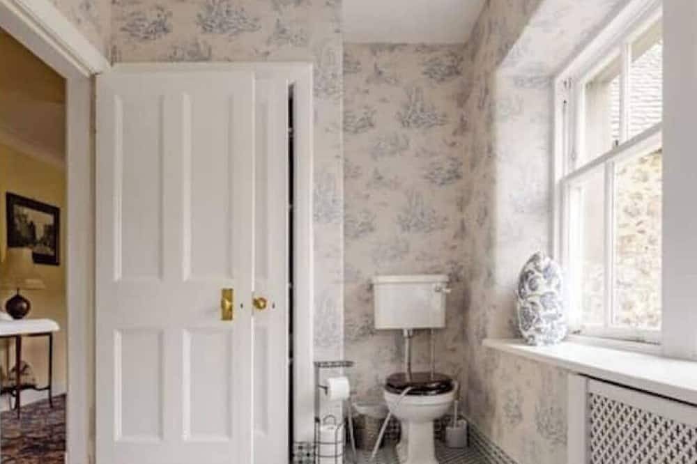 The Garden Room 40 mins Edinburgh, 10 mins Loch Leven, 25 mins Sterling Castle in Perthshire