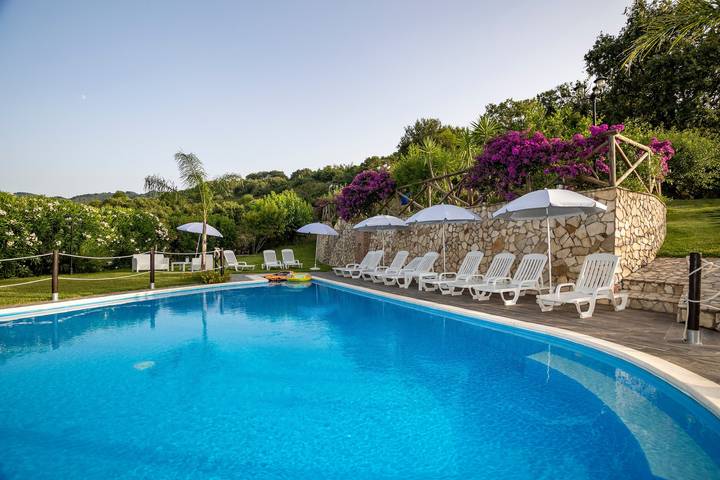 Entire apartment, Room 'Ghiro' with Mountain View, Wi-Fi and Air Conditioning in Sant'Angelo di Brolo, Monti Nebrodi