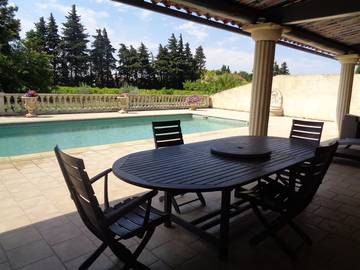 Gîte pour 4 personnes, avec piscine ainsi que jardin et terrasse dans le Vaucluse