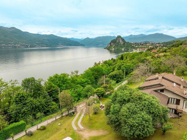 Ferienwohnung für 4 Personen, mit Terrasse und Garten sowie Seeblick in Lago Maggiore (Lombardei)
