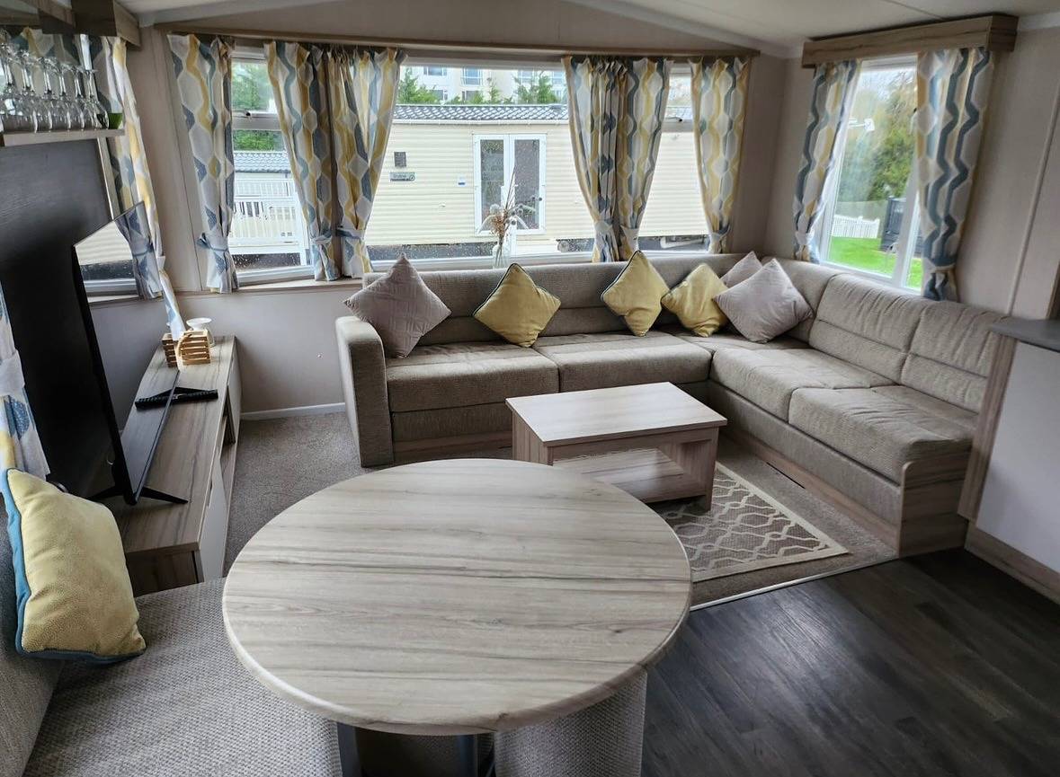 Beverley bay 2-Bed Caravan, Sleeps 6, Pet Friendly in Goodrington, Paignton