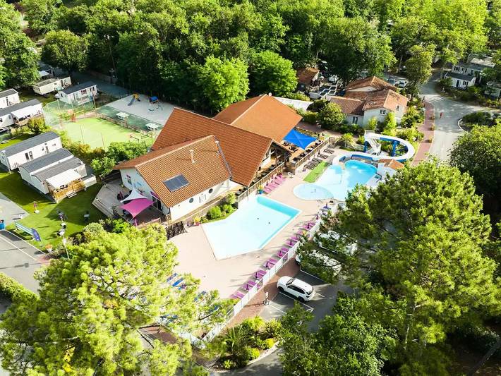 Camping para 8 personas, con Terraza además de Piscina y Sauna en Soulac-sur-Mer