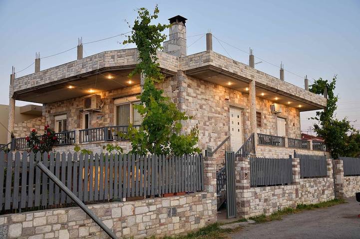 Vacation rental for 5 people, with Balcony in Corinth
