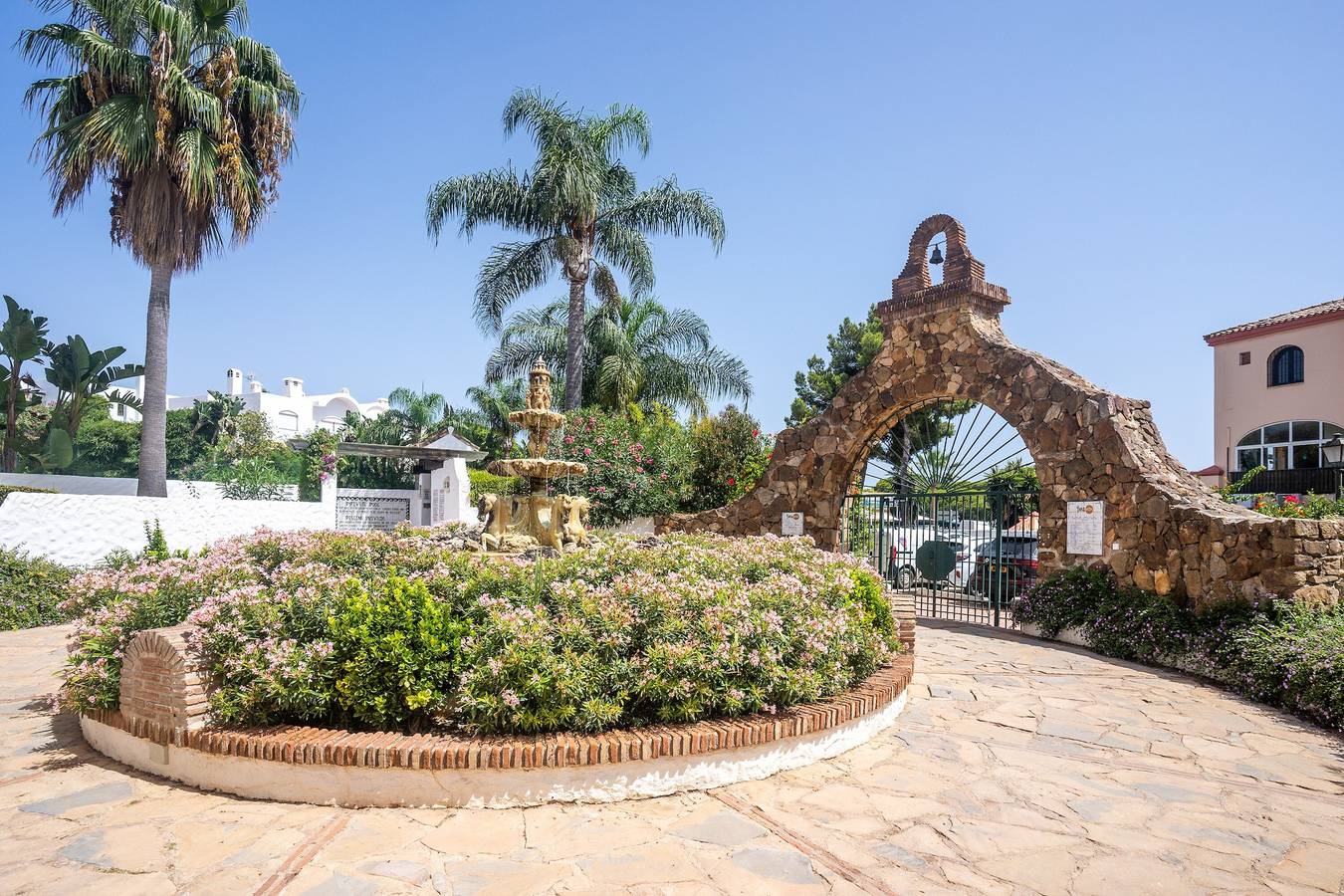 Monolocale intero, Monolocale '19A Claire' con piscina, giardino privato e Wi-Fi in Sun Garden (Estepona), Estepona