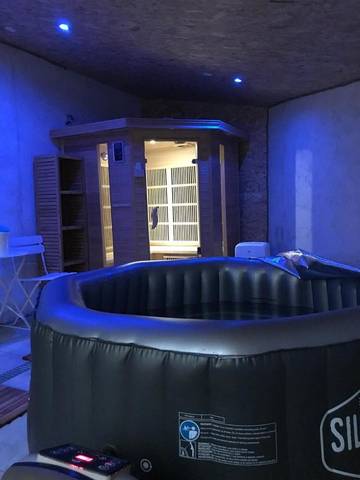 Chambre d’hôte pour 3 personnes, avec sauna et jacuzzi ainsi que piscine et jardin, animaux acceptés dans Les Fosses