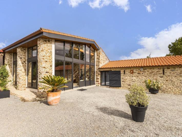 Gîte charmant entre Nantes et la mer avec jacuzzi, jardin et vélos in Port-Saint-Père, Région de Nantes