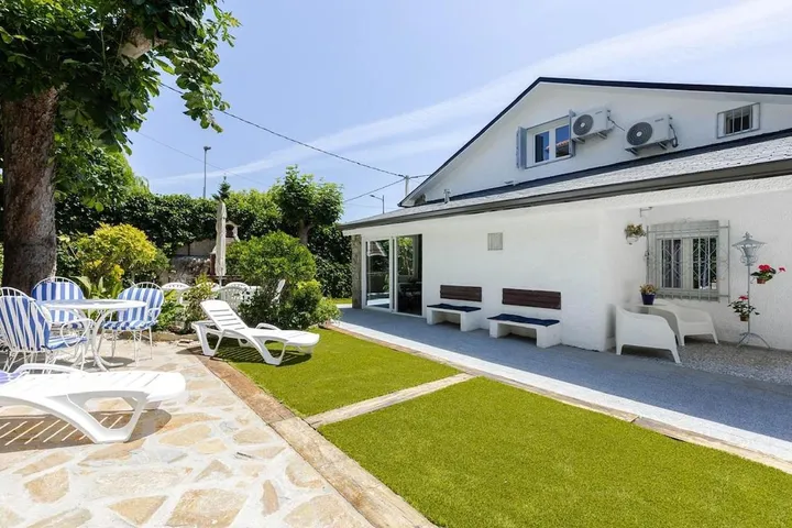 Casa de vacaciones para 8 personas, con vistas además de terraza y piscina - 1
