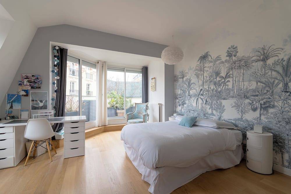 Apartamento entero, Impresionante dúplex de 3 dormitorios en Boulogne Billancourt, con terraza en la azotea, por Veeve in Boulogne-Billancourt, Altos del Sena