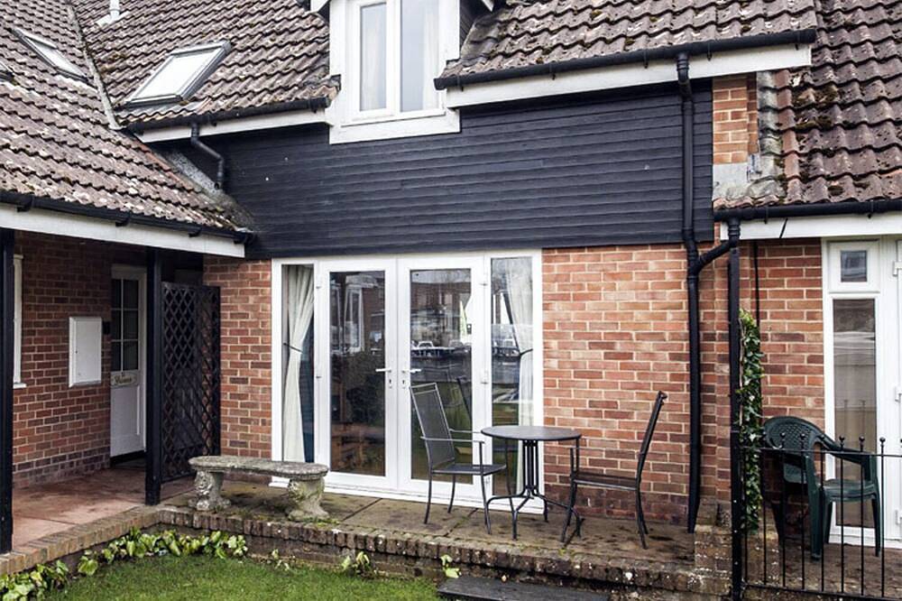 Riverside Holiday Cottage Nr The Iconic Wroxham Bridge. 2-Bedroom Pet-Friendly in Wroxham, The Broads