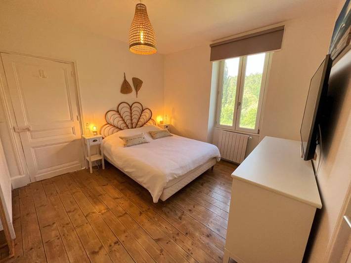 Chambre d’hôte pour 2 personnes, avec piscine ainsi que jardin et vue