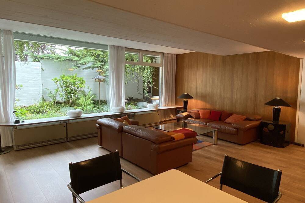 Bungalow near Mercedes and American facilities.Quiet neighbourhood in Grafenau (Württemberg), Nordschwarzwald